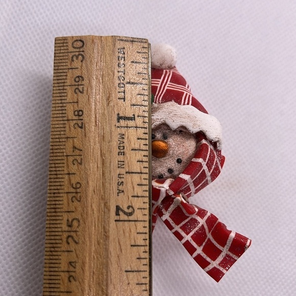 Christmas Winter Brooches Festive Snowman and Raccoon with Holly Brooch Set - Picture 9 of 12